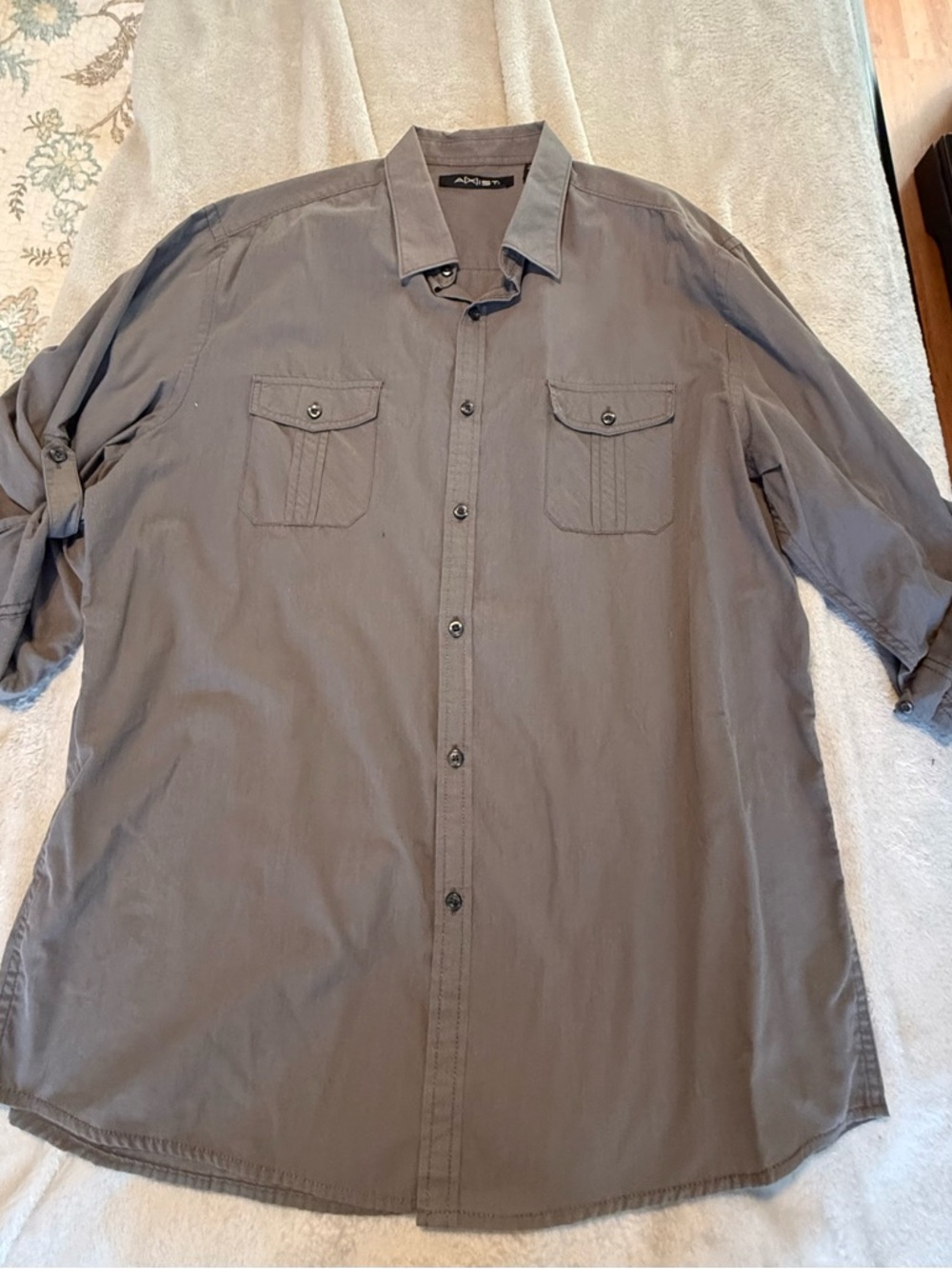 Men's Gray Button-Up Shirt